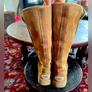 Ugg boots size 7.5 brown suede